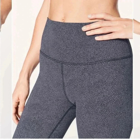 Lululemon‎ Wunder Under Crop High-rise 21” Inseam Size 6 Full on Luxtreme - Picture 2 of 10